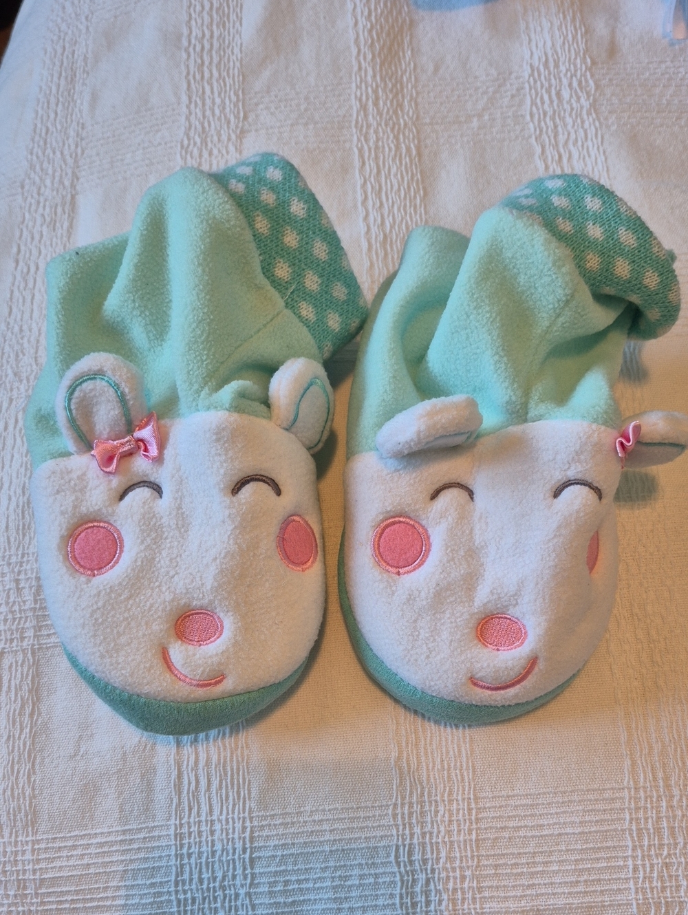 Target Girls 4-5T mint & white slipper booties VGUC anti slip bottom
